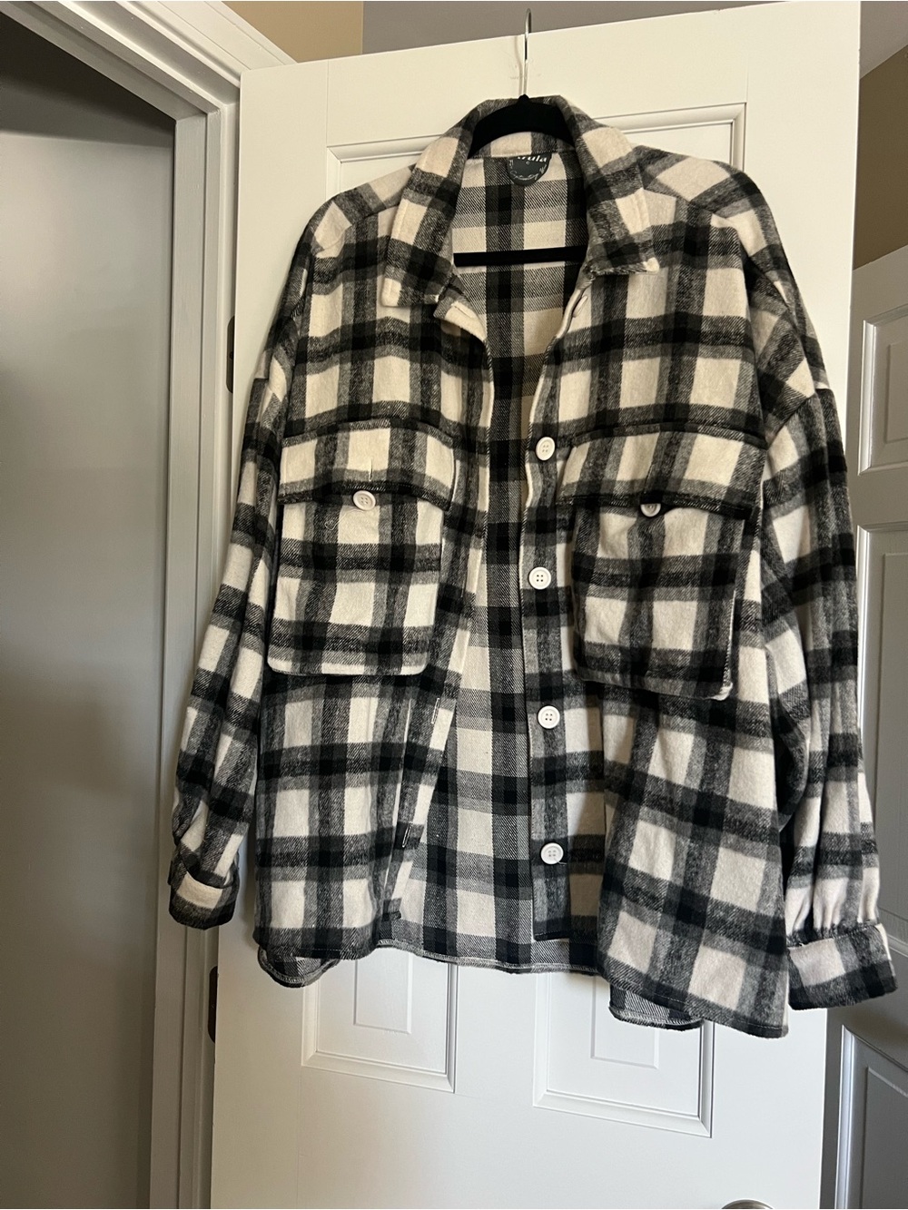 ARULA Black and White Plaid Shirt Jacket